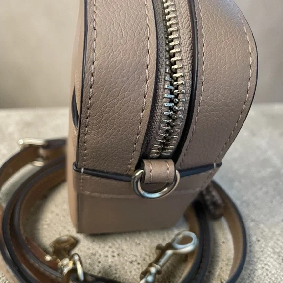 Henri Bendel Pebbled Leather Camera Crossbody Bag Beige Neutral Gold Hardware - Picture 11 of 12